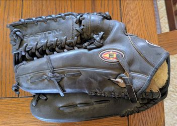 Easton LH Black Trapeeze Glove