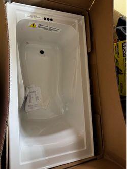 American standard whirlpool bath tub in white