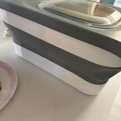 Collapsible Dog Food Container