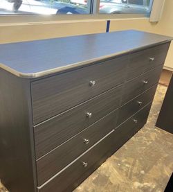 Eight drawers dresser