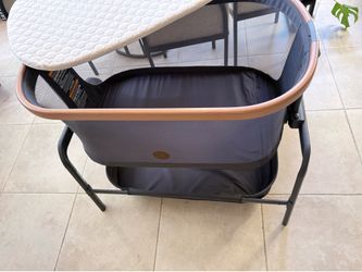 Maxi-Cosi Baby Bed, infant crib, Iora Bedside Bassinet l Almost NEW