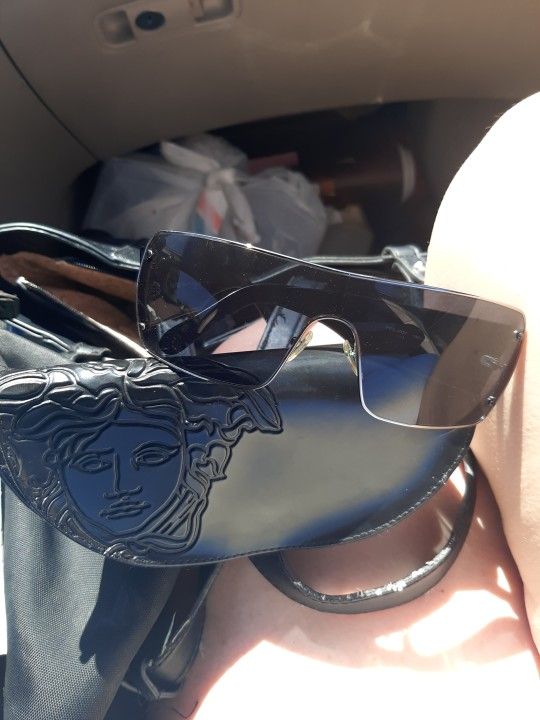 Versace Woman's Sunglasses With Authenticity And Case
