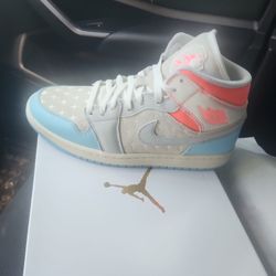 WMNS AIR JORDAN 1 MID