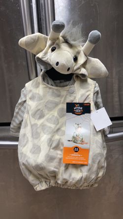 New giraffe 0-6 mos costume $12
