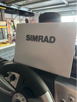 Simrad go12 chartplotter fishfinder