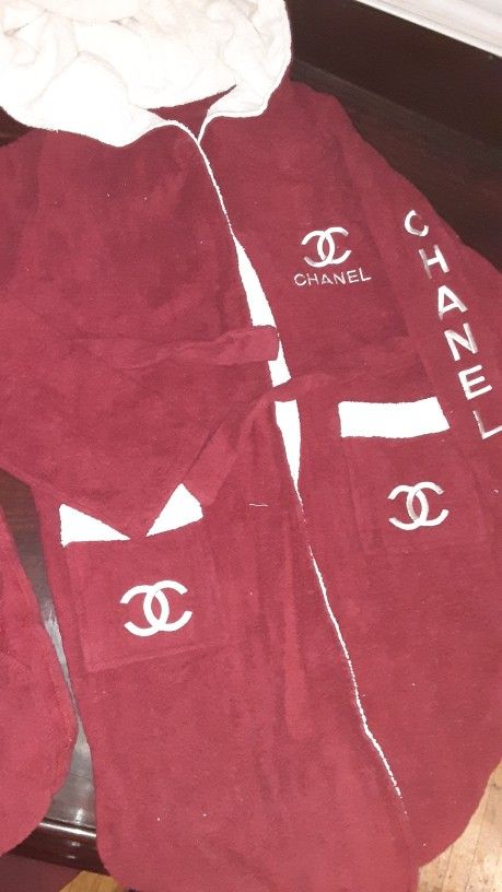 C.H.A.N.E.L. DESIGNER LOGO ROBE (BURGUNDY) SIZE MEDIUM