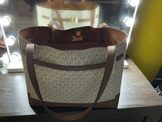 White Micheal Kors signature tote bag