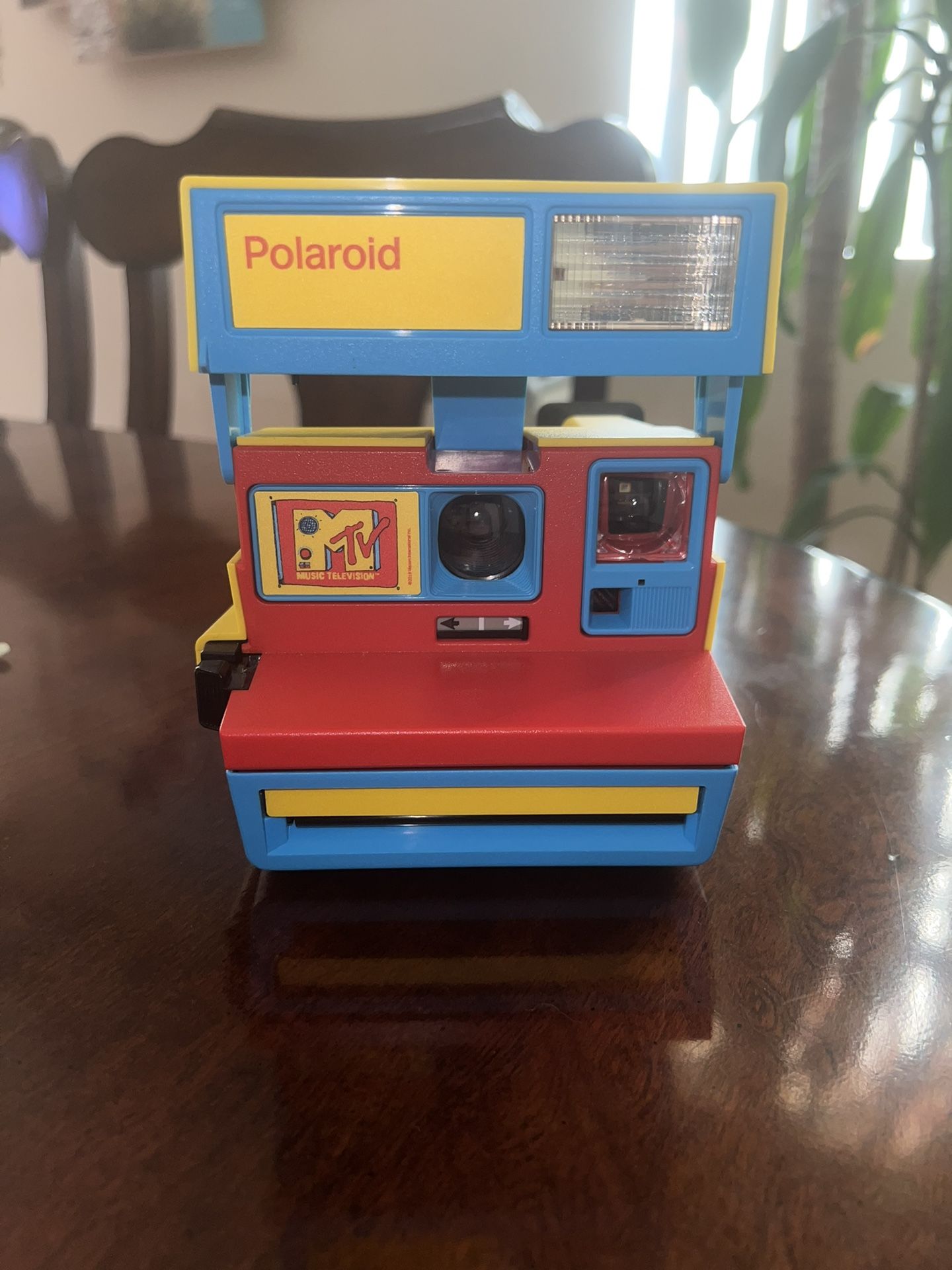 POLAROID 600 MTV INSTANT FILM CAMERA LIMITED EDITION