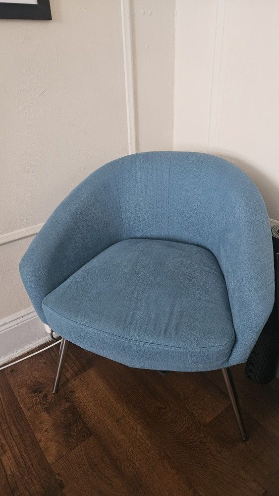 Nola Blue Comfy Chair