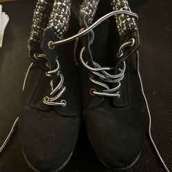Black Size 9 Ankle Boot with Plaid Trim