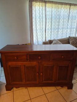 China Cabinet, dresser