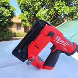 Milwaukee FUEL 12V Brad Nailer 18 Guage
