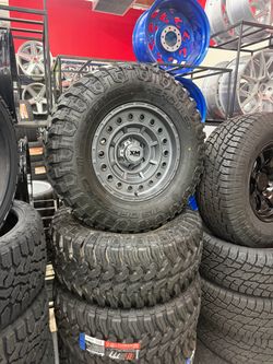17” XM WHEELS 6X139.7 & 33X1250R17 HERCULES MT