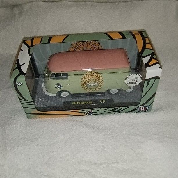 VW M2 Machines 1/24 Scale Maui Bros Type 2 Panel Van