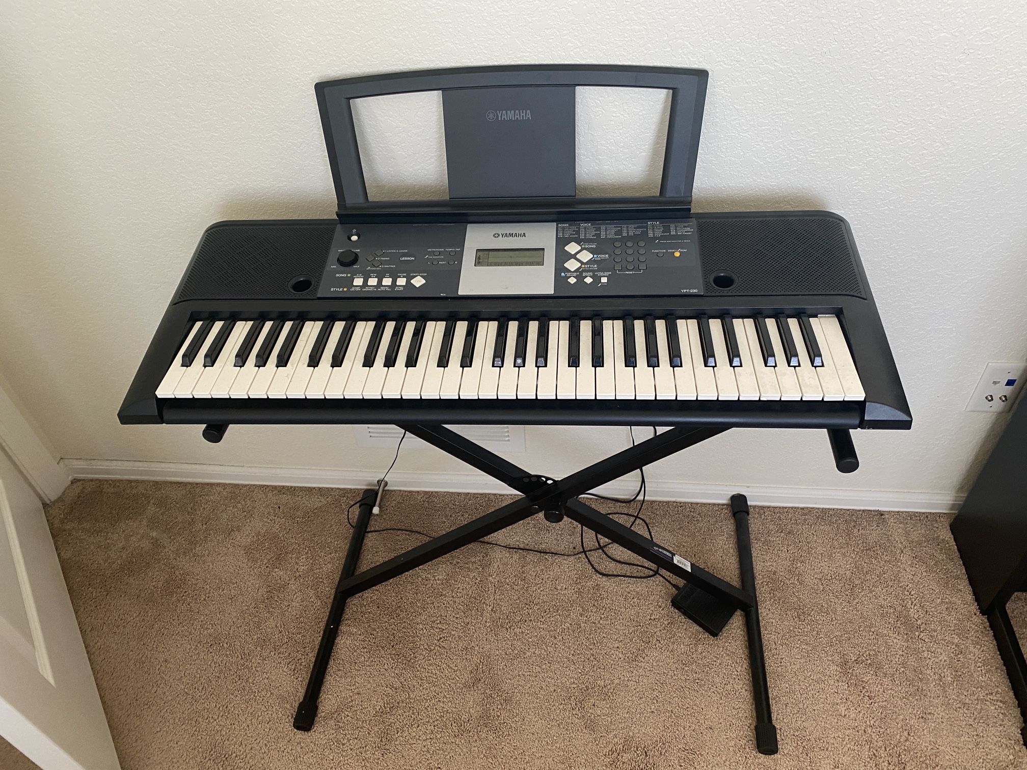 Yamaha Digital Key Board With Stand and Bench
