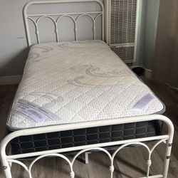 Twin Bed Frame/mattress 
