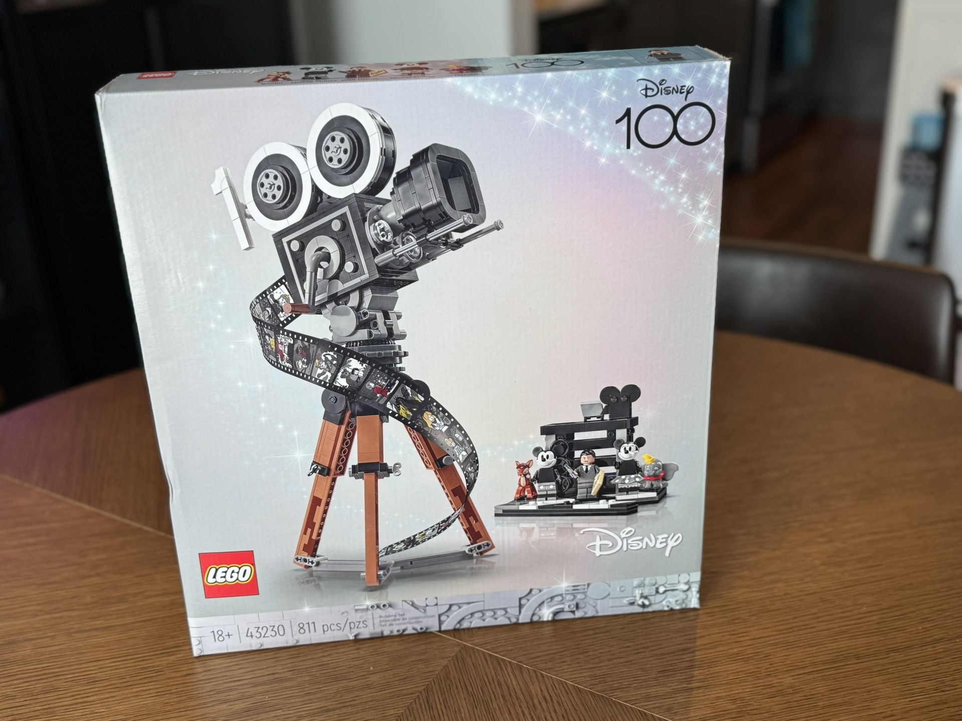 NEW/UNOPENED LEGO Walt Disney Tribute Camera