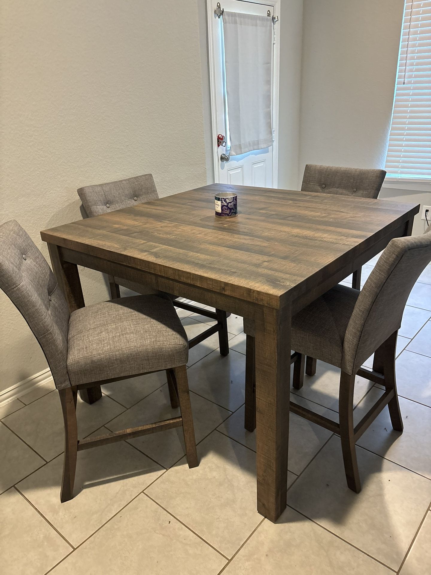 Dining table- Like New