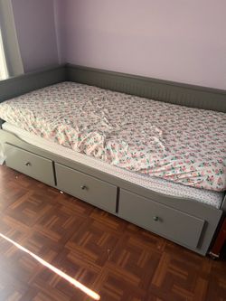 Pullout bed (great for kids)