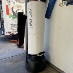 BOXING BAG + Equipment - ‘FIGHT CAMP’ 