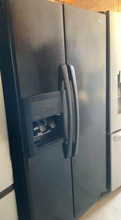 Amana Side By Side Black Refrigerator
