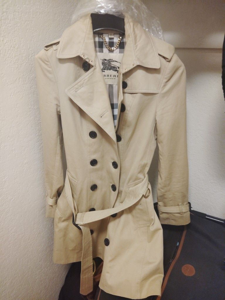 BURBERRY LONDON TRENCH COAT 