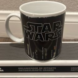 Benair Magic Mug Star Wars Lightsabers Light Up With Heat 12 Oz. (it has It’s own aura)~~ Taza de sable de luz (tiene su propio aura)