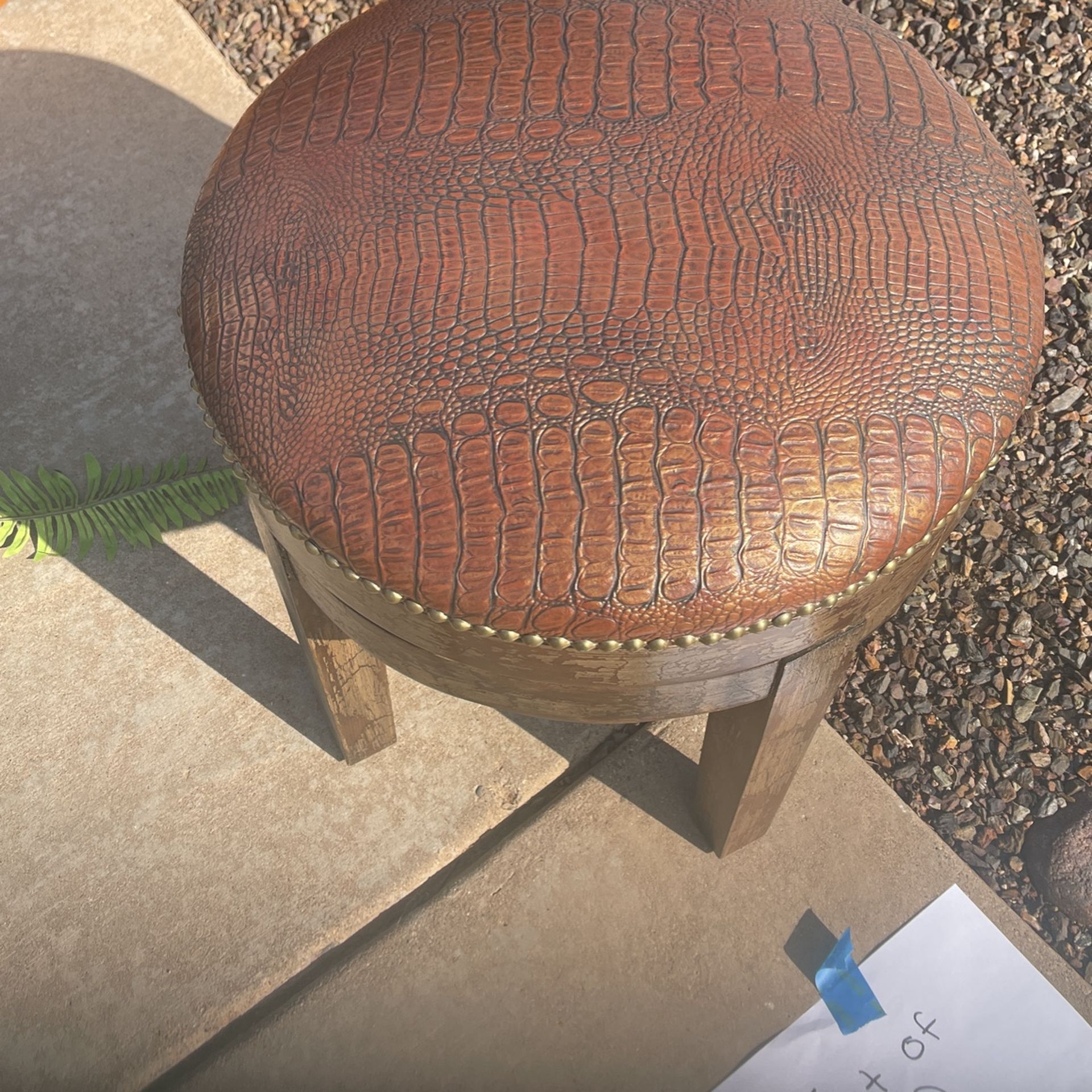 Table /bar Stools Set Of 3 Or Can Buy Individually 40 Each Or 3 For100