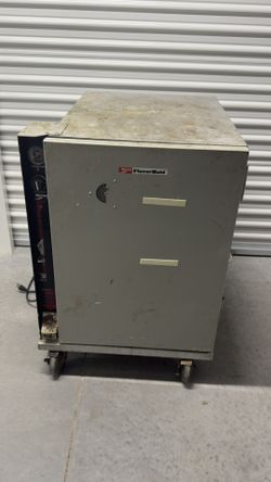 Metro TC90B Heated Holding Cabinet - Half-Height Holds (9) 18" Wide x 26" Deep Bun Pans  RESTAURANT EQUIMENT 