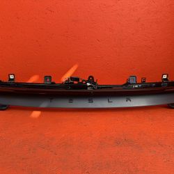 2025 2026 Tesla Model Y Juniper Center Tail Light OEM (contact info removed)-00-B