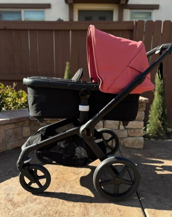 Bugaboo-Fox-5-Stroller-With many attachments