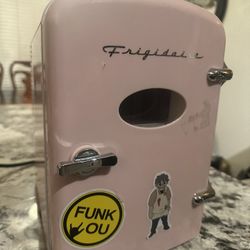 Frigidaire Mini Skincare Fridge 