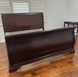 Classic King Size Mahogany Sleigh Bed