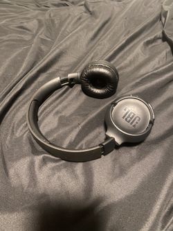 JBL Wireless Headphones With Charger