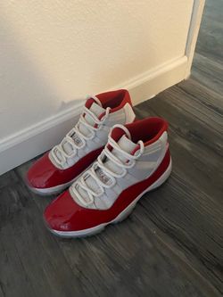 Jordan 11’s Cherry size 10