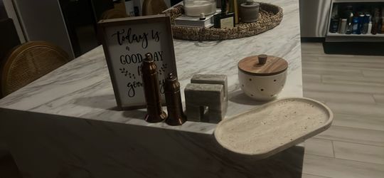 Assorted kitchen decor