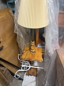 Very Nice Floor Lamp Wit Table 