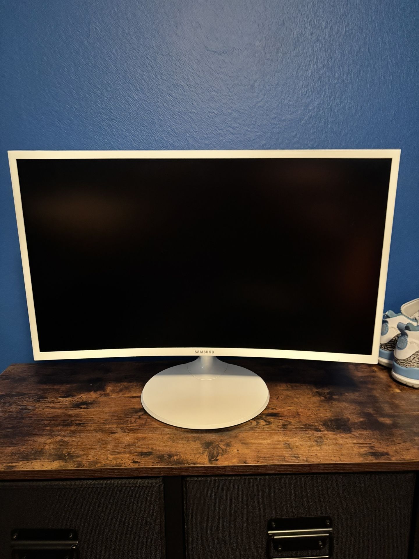 Samsung 27” Curved Monitor