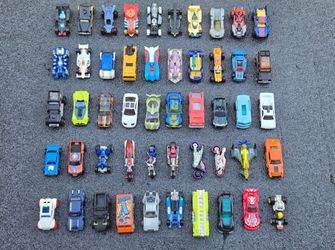 Hot wheels lot of 50 cars and trucks