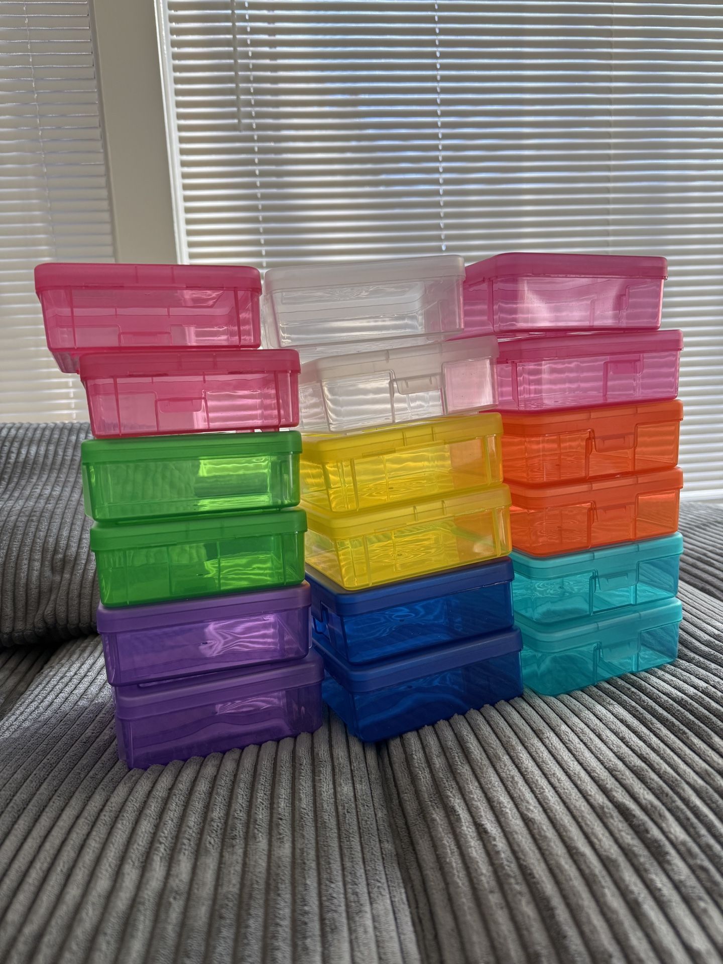 18 Pack Small Colored Plastic Hobby Art Craft Organizer, Mini Plastic Storage Containers with Latching Lid, for Pencil Box, Lego, Crayon (Colorful)
