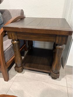 2 solid wood en tables