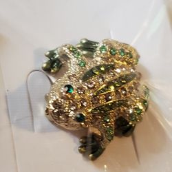 Wonderful Cute Little Frog With Green Faux Gems Jewelry Pin