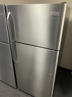 Deal: Frigidaire Stainless Top-Freezer – adjustable glass shelves