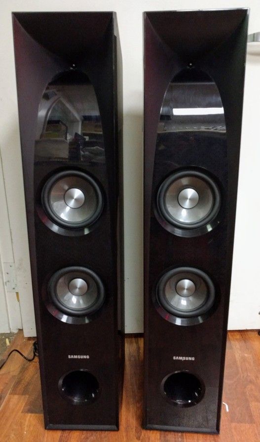 2 Samsung TW-J5500 Sound Tower Speakers