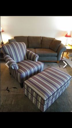 Only bought it to stage a house. It's in perfect condition!!!!! Made by Drexel Heritage very high end quality piece of furniture. Velvet trim very 😍😍