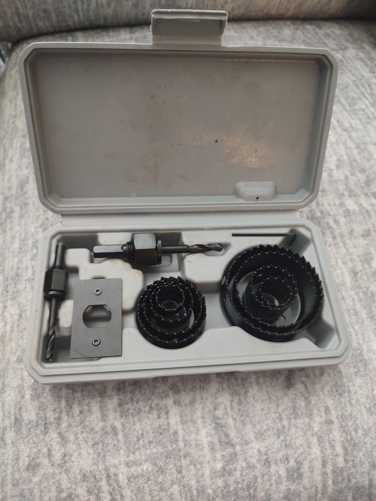 Nice 12 Pc Hole Saw Kit 3/4"-2-1/2"