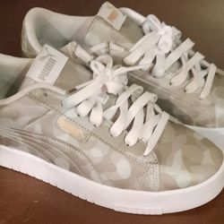 Size 8 Puma Shoes 