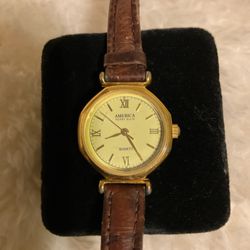 Vintage Quartz Stainless Steel Back Watch With Brown Leather Band.(AMERICA PERRY ELLIS)