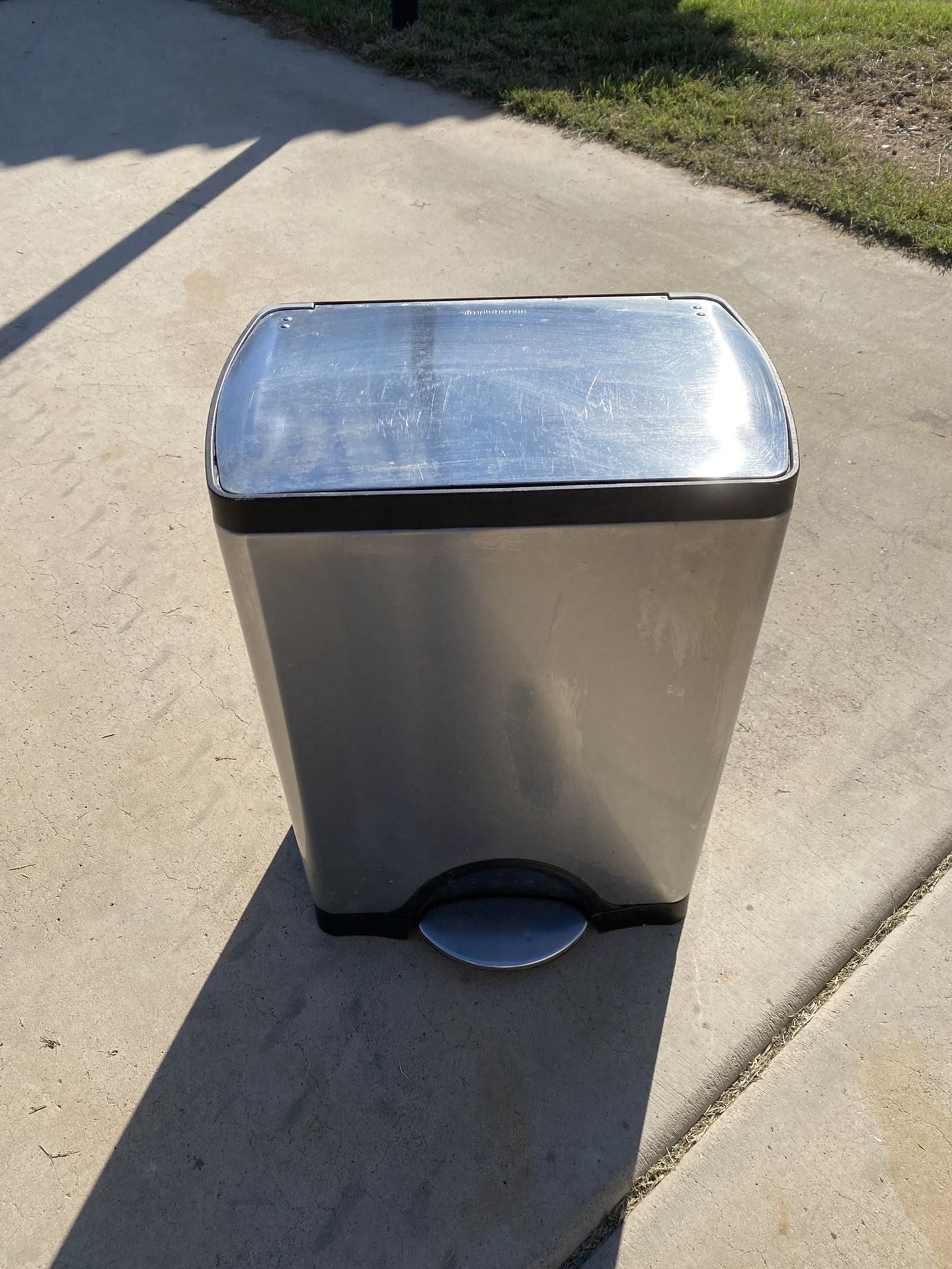 Kitchen trashcan $15