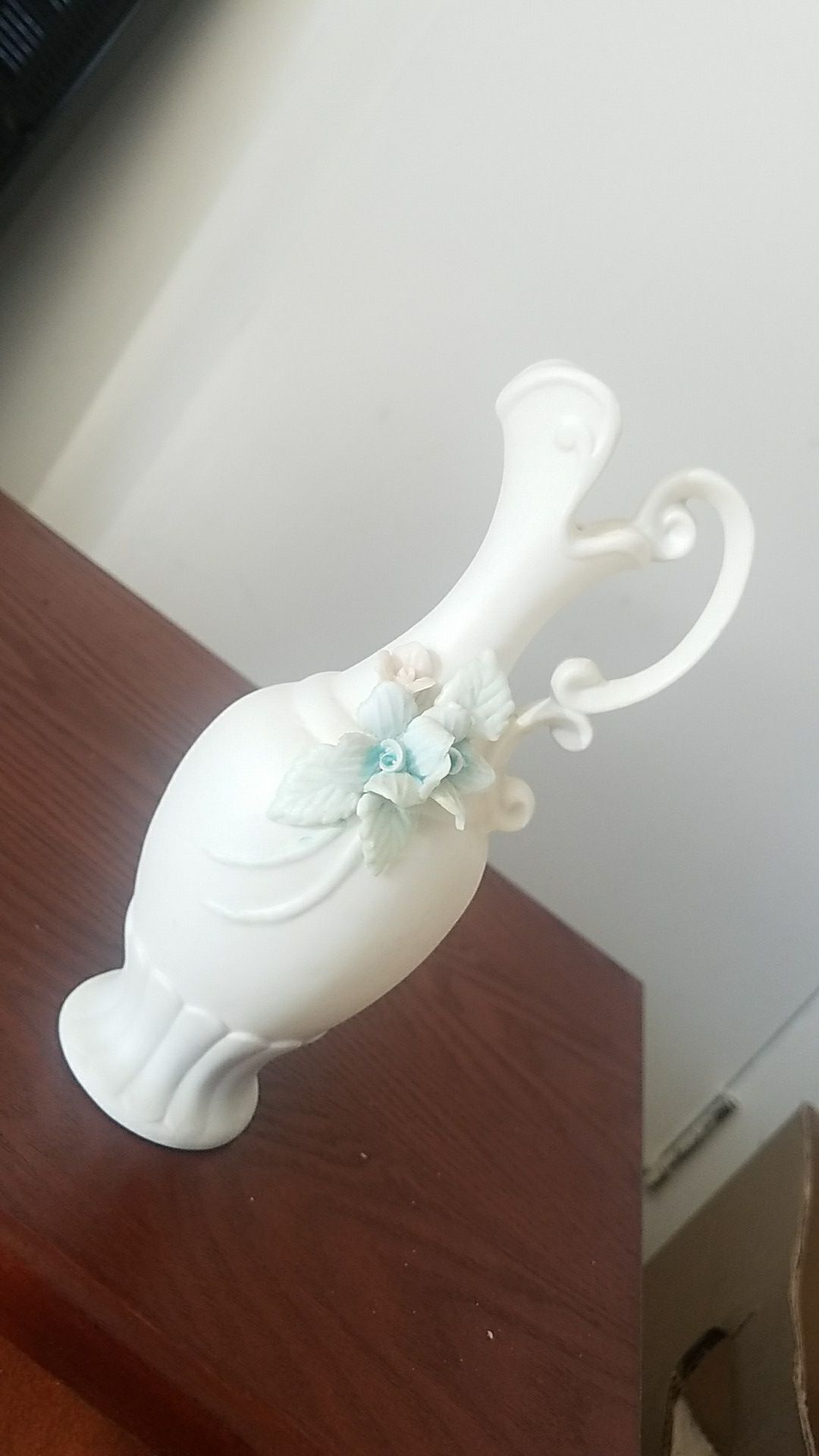 Fine Quality Lenwile China Ardalt Bud Vase Japan Verithin Porcelain Bisque